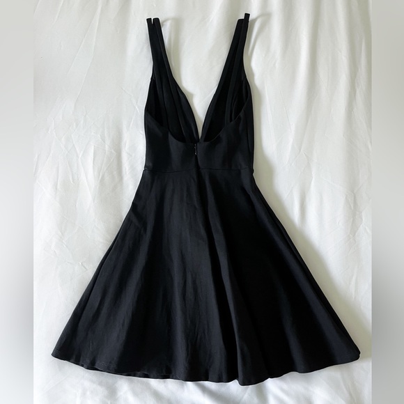 Lulu’s Black Deep V-Neck Fit and Flare Mini Party Dress Size XS - Picture 11 of 16